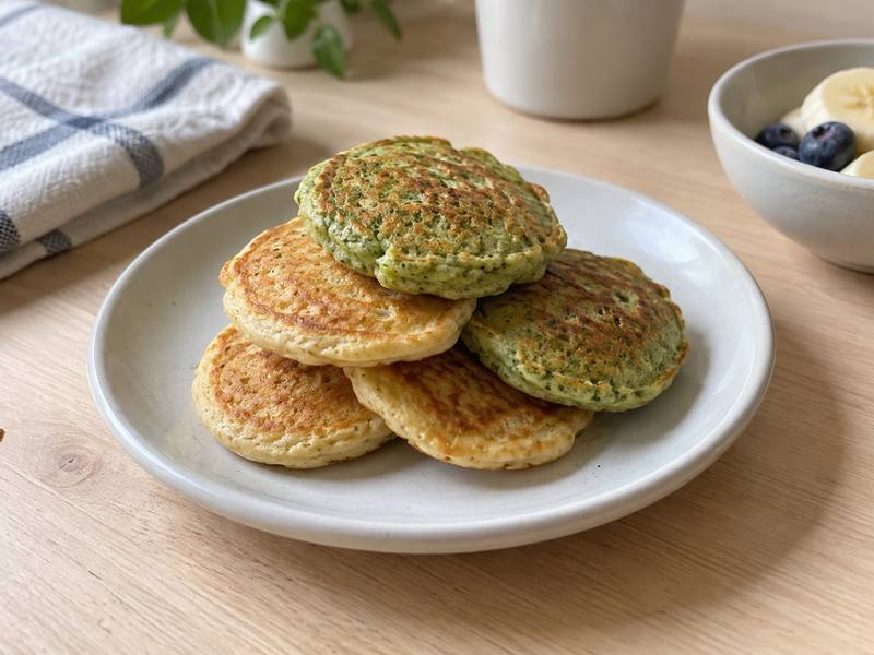 Illustration of Spinach banana oat, plain or apple pancakes